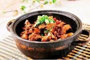 石锅麻辣牛腩