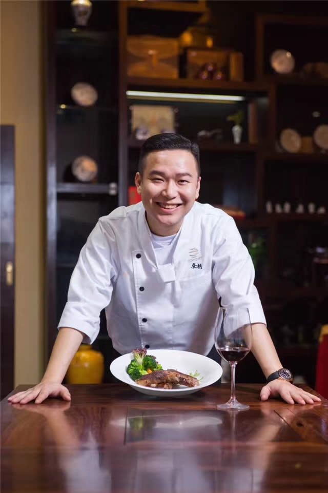 他是真正的厨二代，让传统粤菜的滋味得以传承