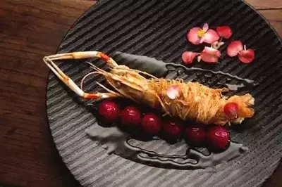 【新派粤菜】火龙果金丝缠螯虾