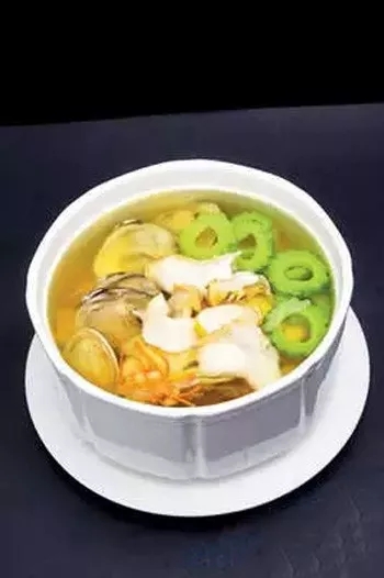 【粤菜】苦瓜海蚌炖螺头