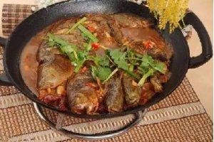 秘制铁锅炖鱼的做法