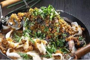 农家焖鲫鱼