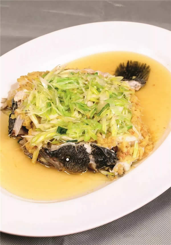 【创新菜】嫩姜青葱蒸鱼
