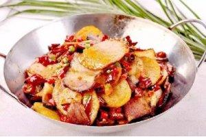 干锅土豆腊肉