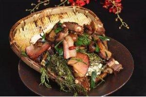 柏枝锅巴腊肉的做法