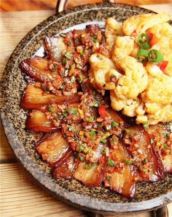 【热卖菜】石盘香煎黑猪肉