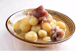 土豆炖腊猪蹄