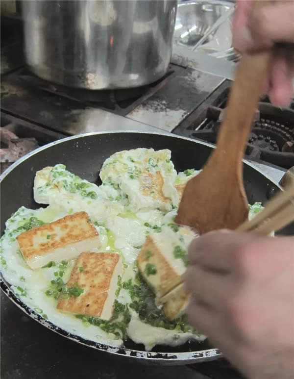 【创新菜】葱花蛋白煎酿豆腐