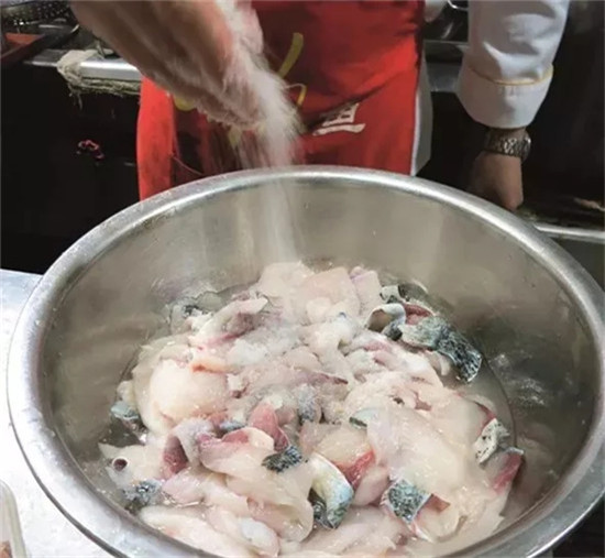 【热卖菜】葱香咖喱鱼