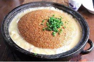沸腾豆汤锅巴肚条