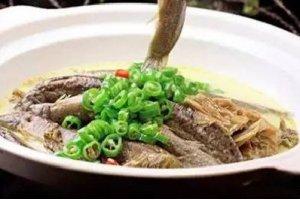 土酸菜烧泥鳅