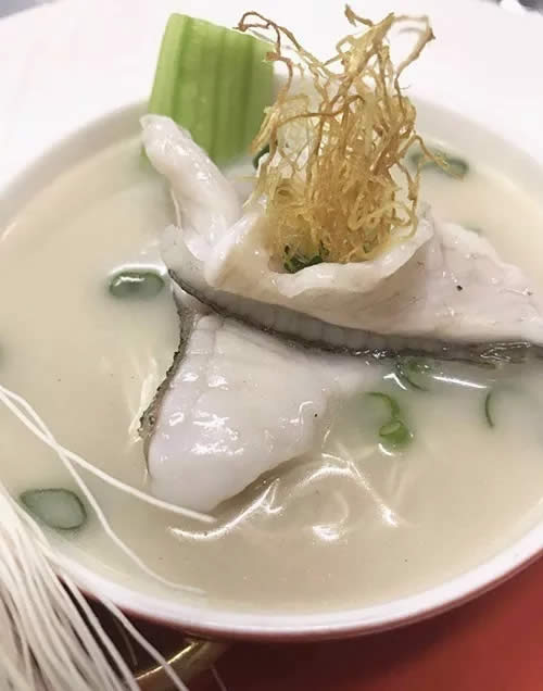 【粤菜】濃魚湯斑片小刀麺