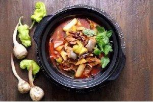 彝家茨菇黄焖黑山羊