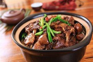 砂锅香炖羊腿肉的做法