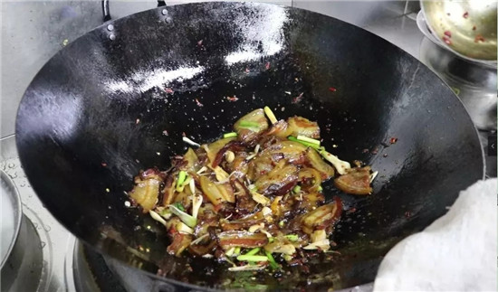 【招牌菜】大蒜炒腊肉