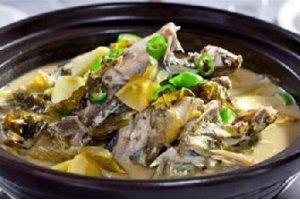 筒子骨炖黄骨鱼