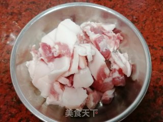 酸菜猪肉炖粉条的做法步骤：2