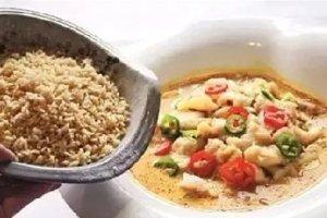咖喱水煮鱼配黄金米饭的做法