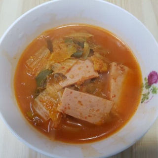 韩式火腿泡菜汤的做法