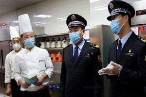 “厨师吐口水”事件引发余震，除西安外，深圳也开展突击检查了！