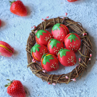 #第四届烘焙大赛暨是爱吃节#法式草莓马卡龙的做法