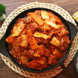 韩式辣白菜炒五花肉的做法