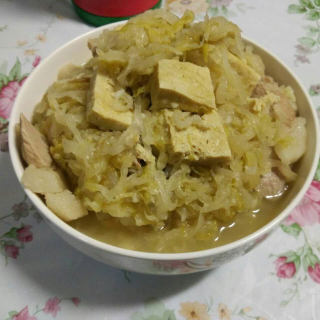 【东北】酸菜猪肉炖冻豆腐的做法
