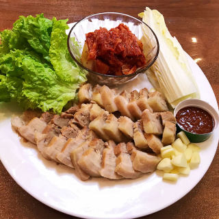 人人都爱的韩式五花肉料理：韩式营养菜包肉的做法