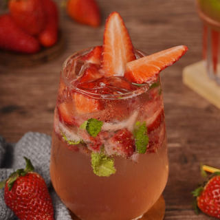 草莓微醺气泡酒的做法