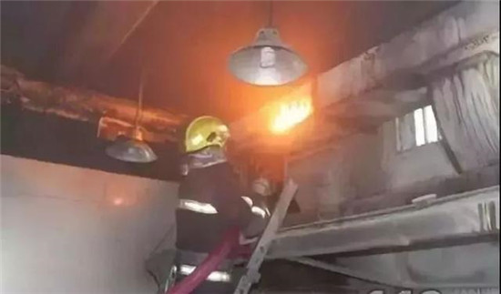 上海一饭店起火！又是厨师被拘留！