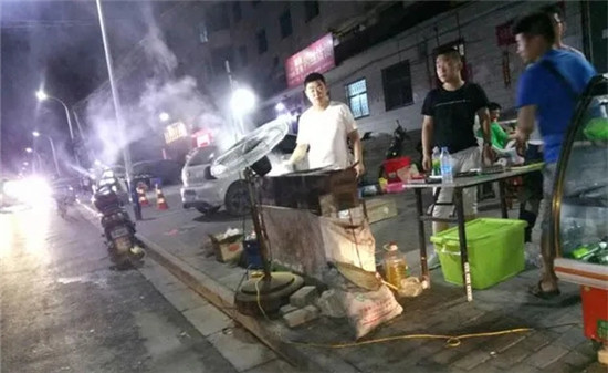 一线城市突然对地摊说“不”，这对于失业厨师来说，意味着什么？