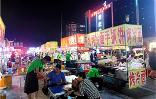 “路边摊”再现街头！“烟火气”回归城市！多地政府正在为“地摊经济”松绑了！