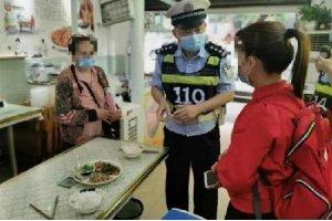 女子在重庆吃饭，点了一份回锅肉要求“不辣”，结果厨师做出来后，女子打了110