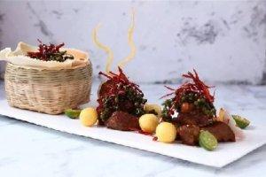 鲜椒煎烹一口牛拼蜜汁乳饼球