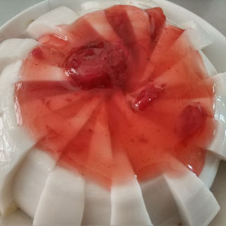 吉利丁草莓酱牛奶果冻的做法