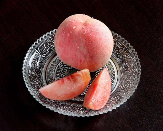 8月吃什么水果？这3种桃子最应季！哪种甜？哪种脆？这样挑才对