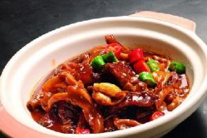 鸭掌鱼泡烧牛腩