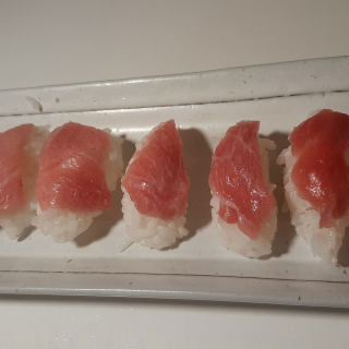 蓝旗金枪鱼刺身寿司的做法