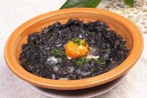 高邮咸蛋蒸墨鱼汁肉饼
