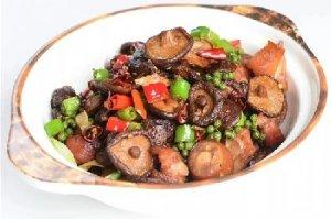 岩豆香菇煨牛尾的做法