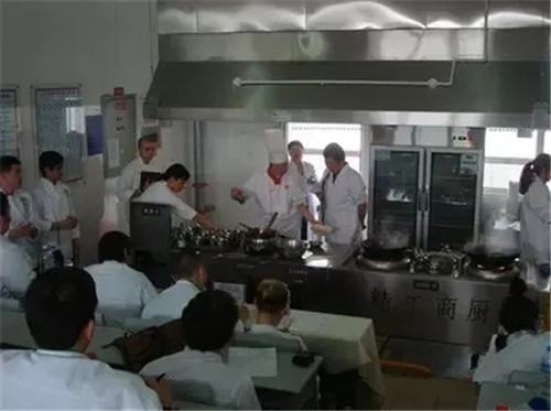 一厨师学校被曝黑幕：花3000元报名，就能买到高级厨师证