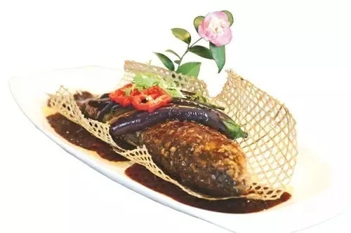 【农家菜】土灶活鱼炖茄子
