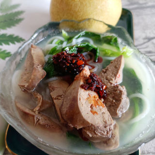 “嗦粉”菠菜鸡肝米粉