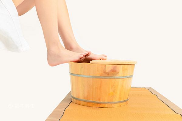 盐水泡脚的危害 盐水泡脚的正确方法