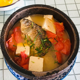 砂锅鲫鱼炖豆腐的做法