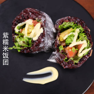 想吃饭团还怕胖?做一个杂粮饭团吧，高饱腹感~的做法