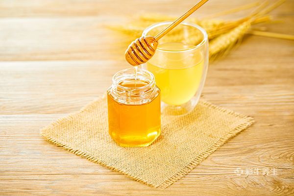 蜂蜜水不能和什么东西一起吃 蜂蜜水不能和什么同吃