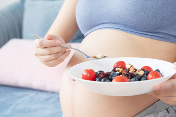 怀孕吃葡萄宝宝眼睛大吗 孕妇吃葡萄的好处以及注意事项