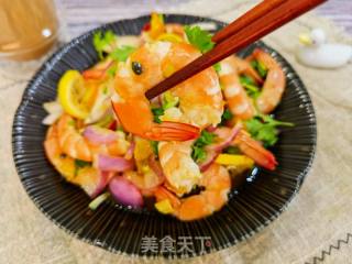 夏天必吃减脂瘦身美食，果香浓郁的酸辣柠檬大虾的做法步骤：9