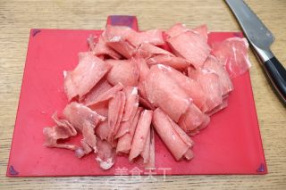 水煮肉片鸡汤米线的做法步骤：2